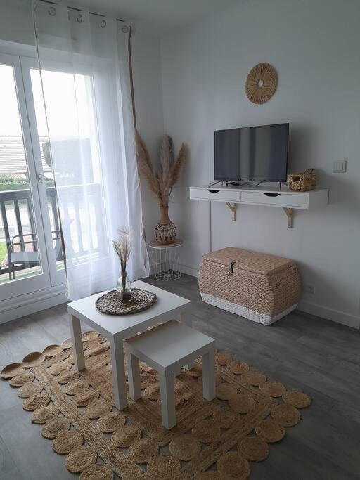 Appartement T2 Avec Balcon Refait A Neuf Villers-sur-Mer Exteriör bild